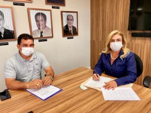 Imagem da notícia - Jucea e Prefeitura de Caapiranga assinam acordo de viabilidade