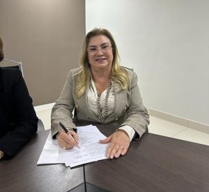 Imagem da notícia - Presidente da Jucea é empossada na diretoria da Fenaju