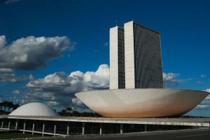 Imagem da notícia - Projeto de lei visa salvar empresas da falência