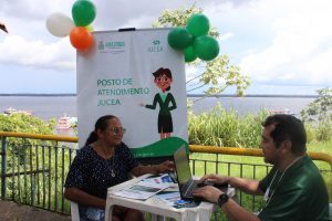 Imagem da notícia - Empresários do Educandos recebem atendimento da equipe Jucea Itinerante